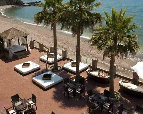 Bluebenalmadena 200meters From The With Jacuzzi And Rooftop Terrace (adults Only)